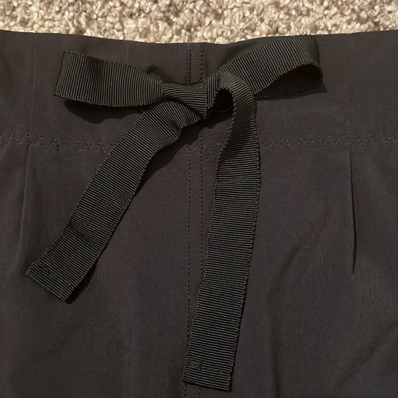 Lululemon Like New, Never Worn Flowy Everyday Ribbon Toe Shorts - Picture 2 of 9